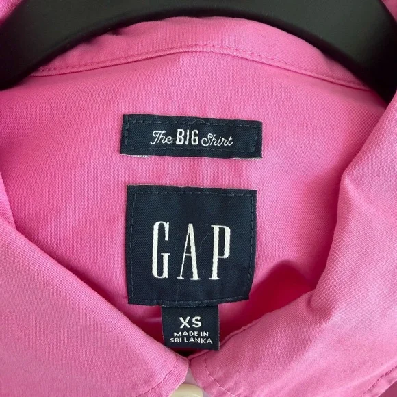 GAP Women's Vibrant Pink Casual Button Down Shirt - Picture 4 of 4